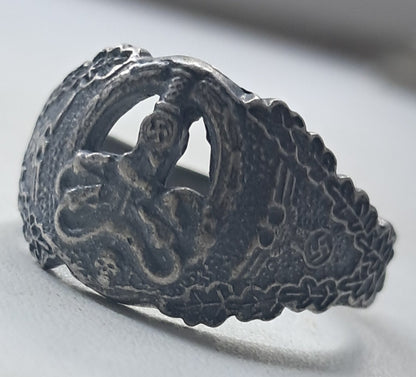 A GERMAN  Antipartizan Snake Silver 800 RING